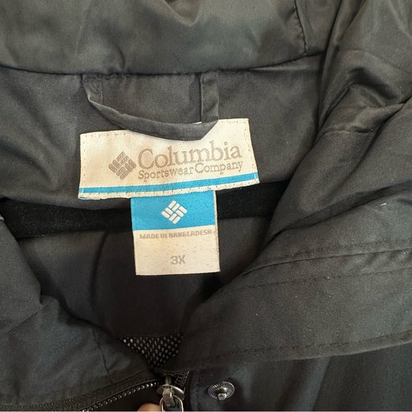 Columbia Women’s Black Omnitech Waterproof Jacket, 3X - Picture 2 of 11